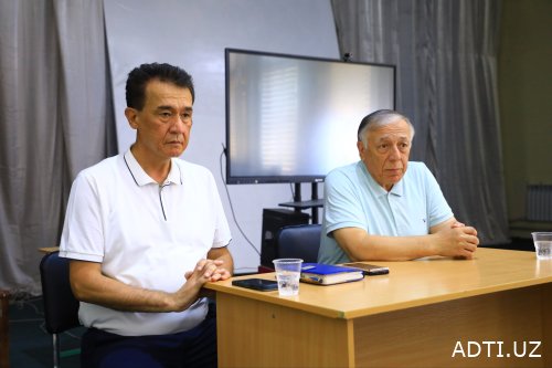 REKTOR IZBOSKAN TUMANIDA AMALIYOT O‘TAYOTGAN TALABALAR BILAN UCHRASHDI