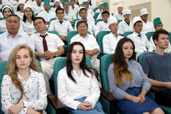 Клятва врача 3. Shifokor qasamyodi. Андижанский мед институт. Клятва студентов мединститут Таджикистан 2020.