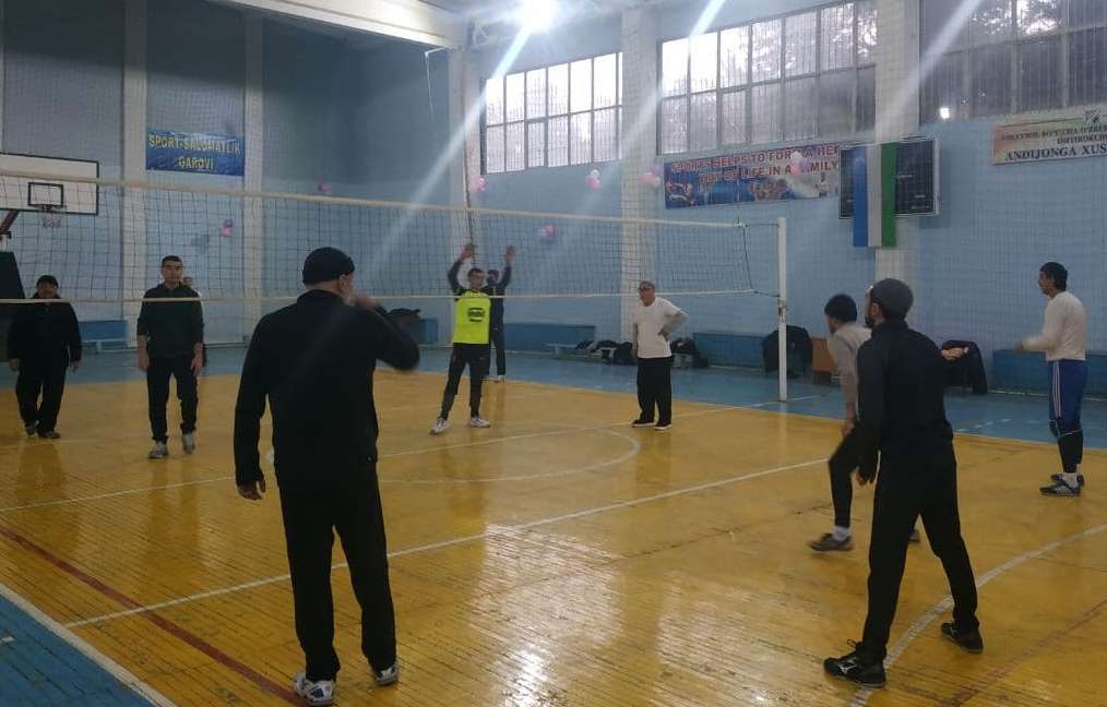 The citizens of makhalla plays volleyball in  Andijan State Medical Institute