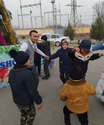 The team of Andijan State Medical Institute is in New Year’s celebrations with the children of the mahalla “Obod”