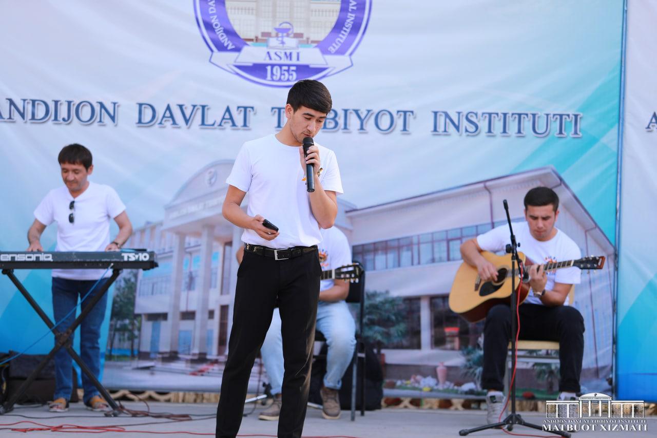 YOUNG GUITARISTS ALSO PARTICIPATED IN YOUTH FESTIVAL