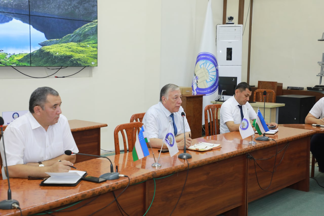 YANGI O‘QUV YILIGA TAYYORGARLIK BORASIDA NAVBATDAN TASHQARI YIG‘ILISH O‘TKAZILDI