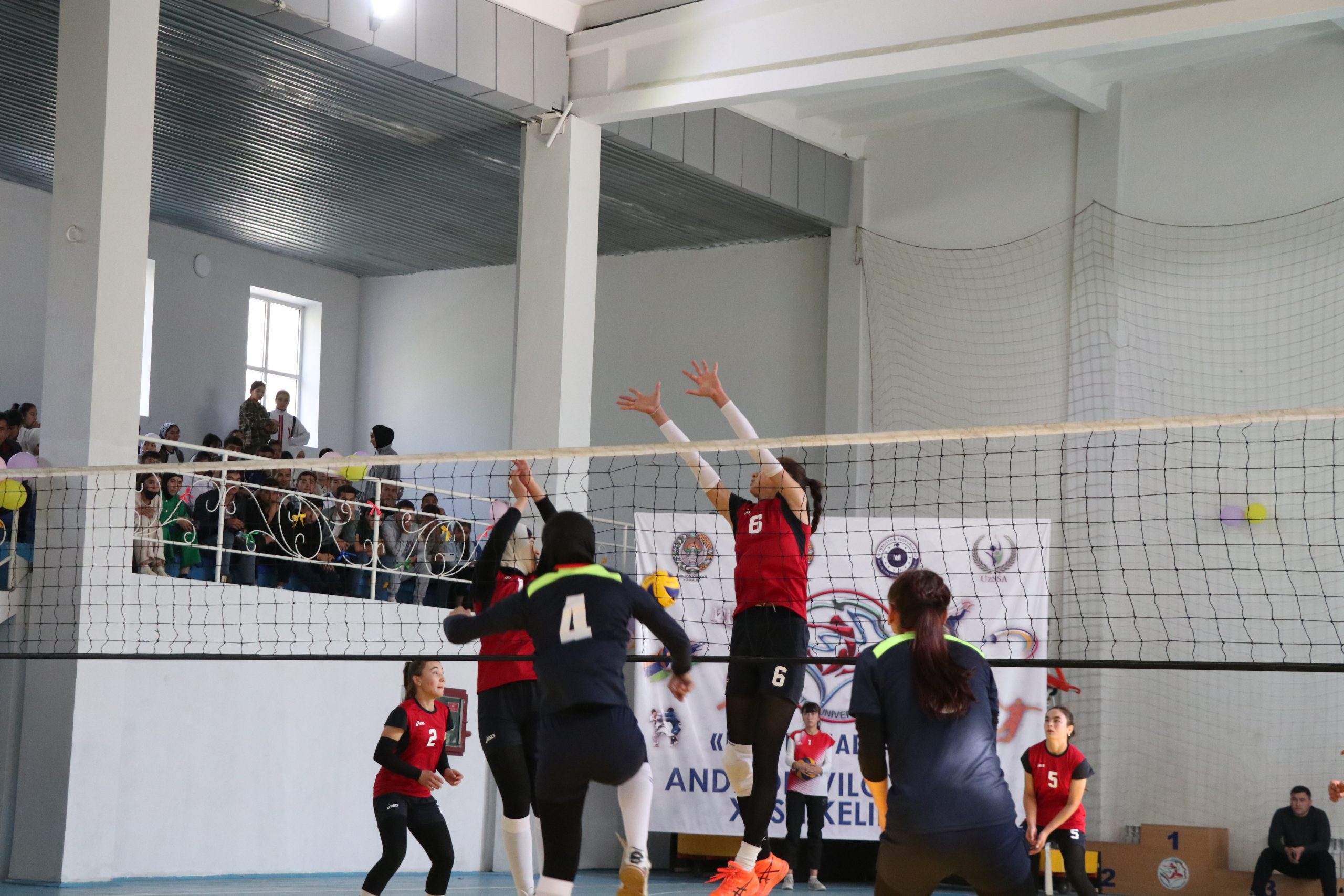 VILOYATIMIZ VOLEYBOL JAMOASI HUDUDIY BAHSLARDA NAMANGAN JAMOASI USTIDA G’ALABA QOZONDI