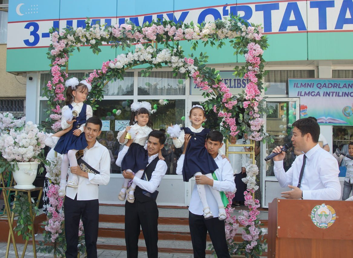 THE LAST BELL RINGS AT THE 3RD SECONDARY SCHOOL IN THE CITY OF ANDIJAN