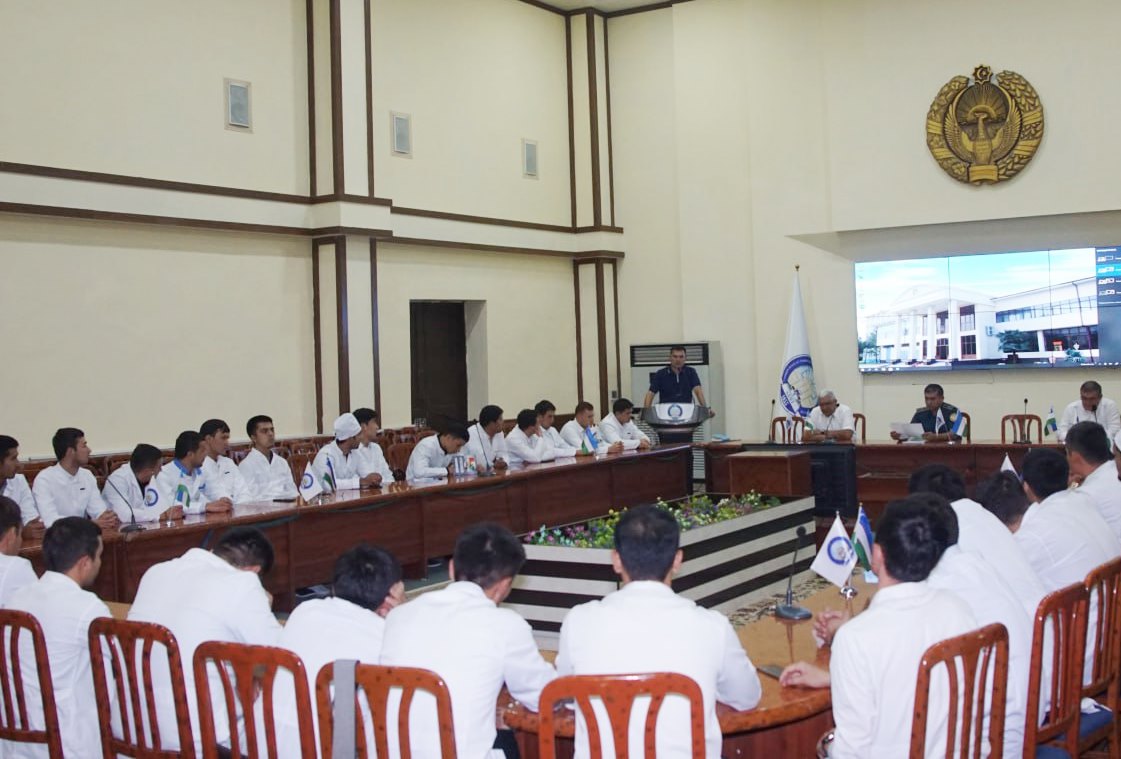 A MEETING WAS HELD WITH 5TH YEAR STUDENTS OF THE FACULTY OF PHARMACY