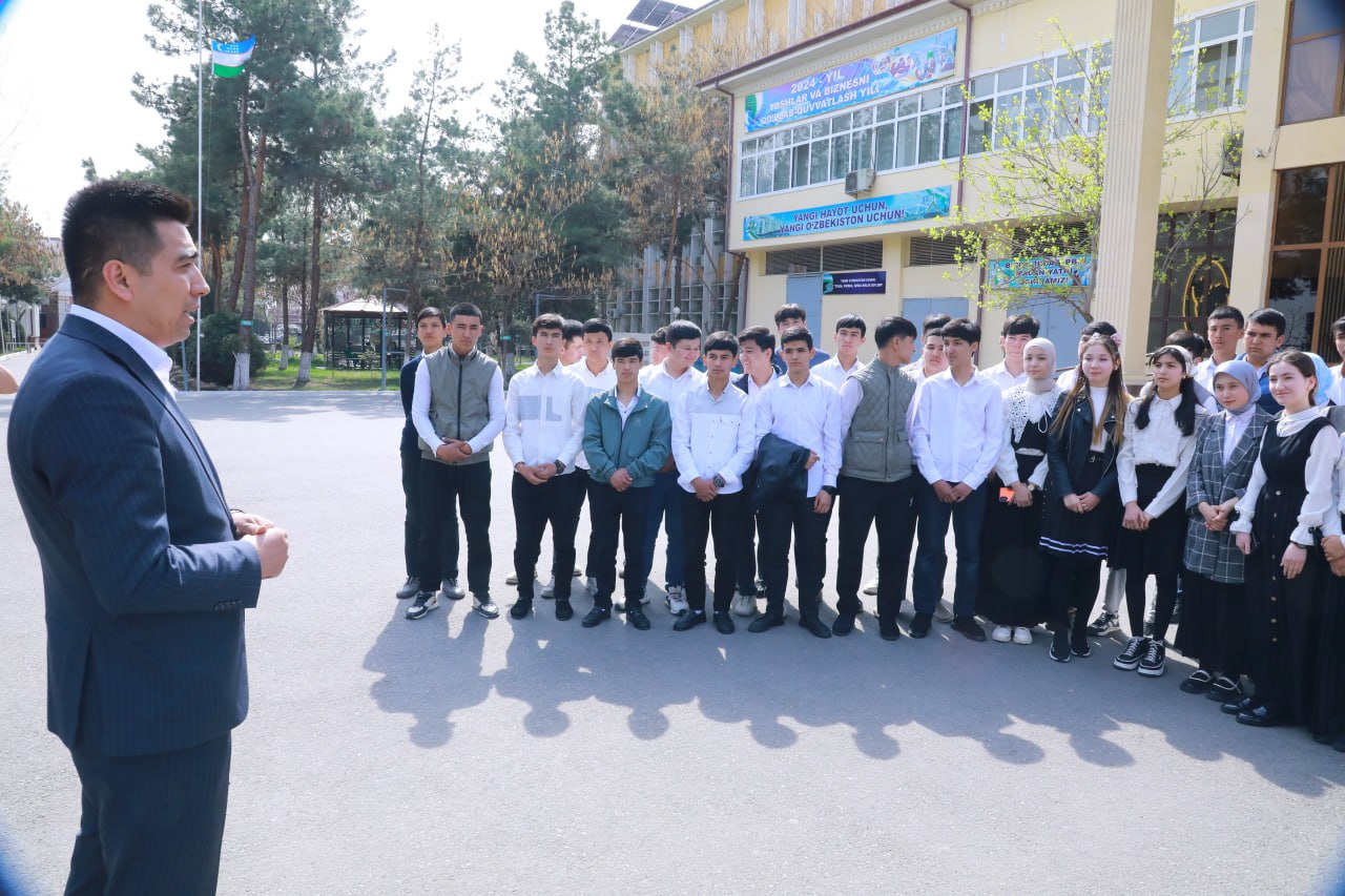 AN EXCURSION TO THE INSTITUTE WAS ORGANIZED FOR SCHOOL GRADUATES