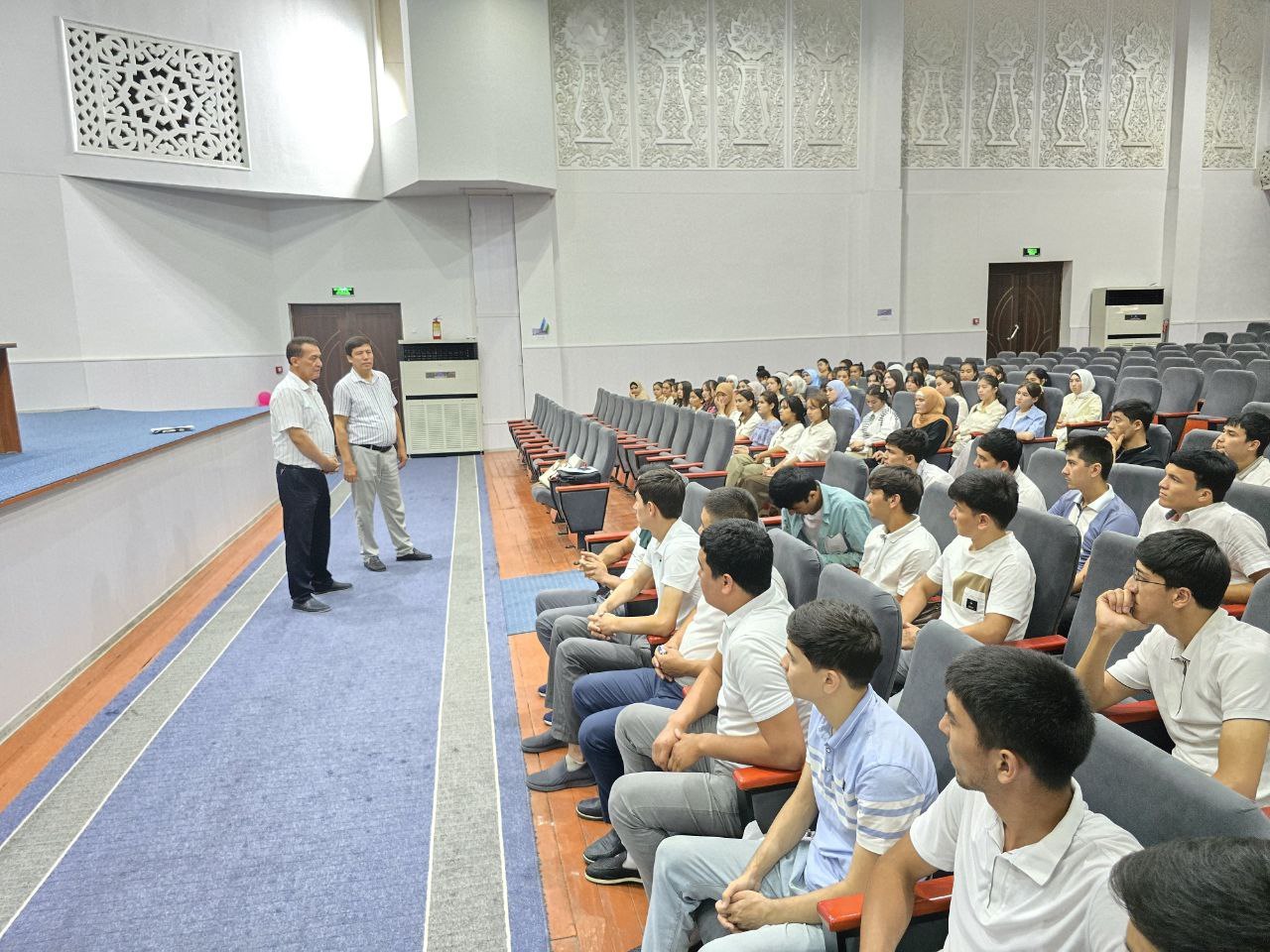 A MEETING WAS HELD WITH STUDENTS ON PRACTICAL TRAINING  AND GRADUATES