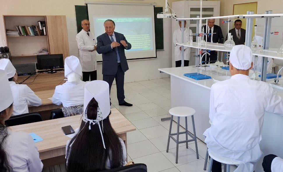 RECTOR FAMILIARIZED WITH THE EDUCATIONAL PROCESS IN THE EDUCATIONAL BUILDINGS