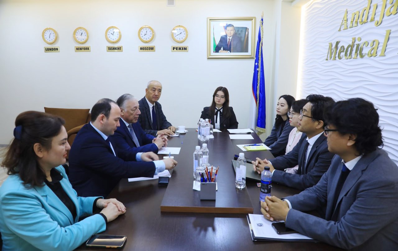 MEETING WITH FOREIGN SPECIALISTS HELD AT THE INSTITUTE