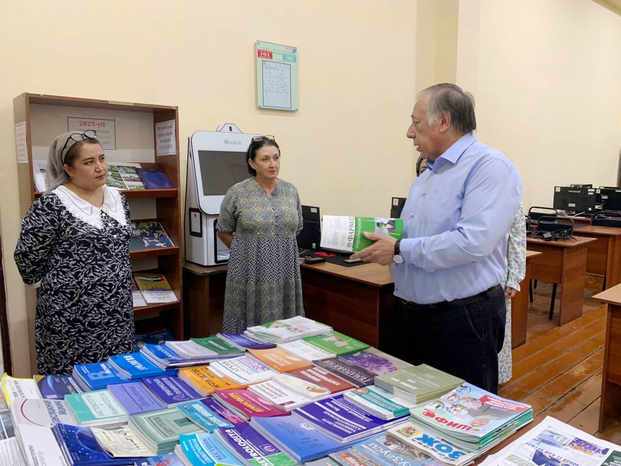 THE RECTOR FAMILIARIZED HIMSELF WITH THE ACTIVITIES OF THE INFORMATION AND RESOURCE CENTER
