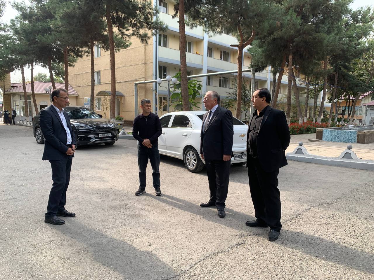 RECTOR INSPECTS THE HEATING SYSTEM AND LIBRARY ACTIVITIES AT THE INSTITUTE