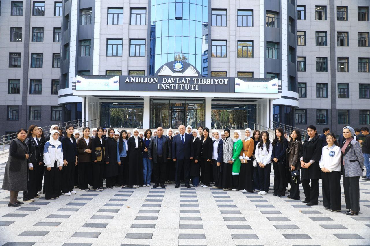Students of the Graduating Class from School No.37 in Andijan City Visit Our Institute